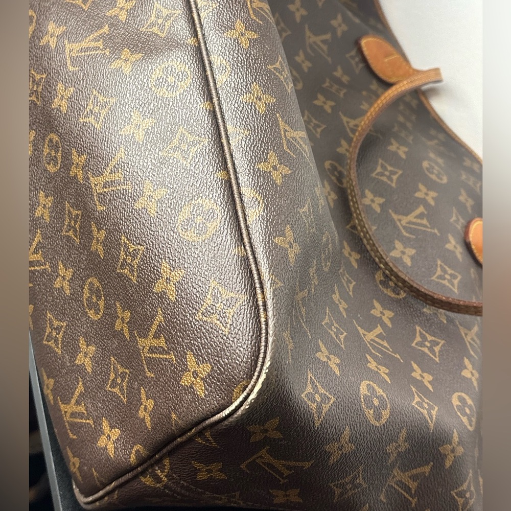 Louis Vuitton Neverfull GM Tote - Picture 10 of 16